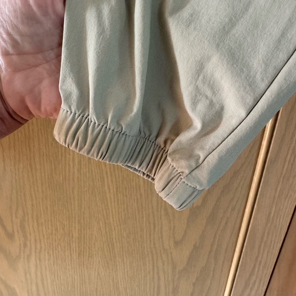 Everlane Performance Wear Jogger Legging Elastic Waist and Ankle / medium - Picture 4 of 11